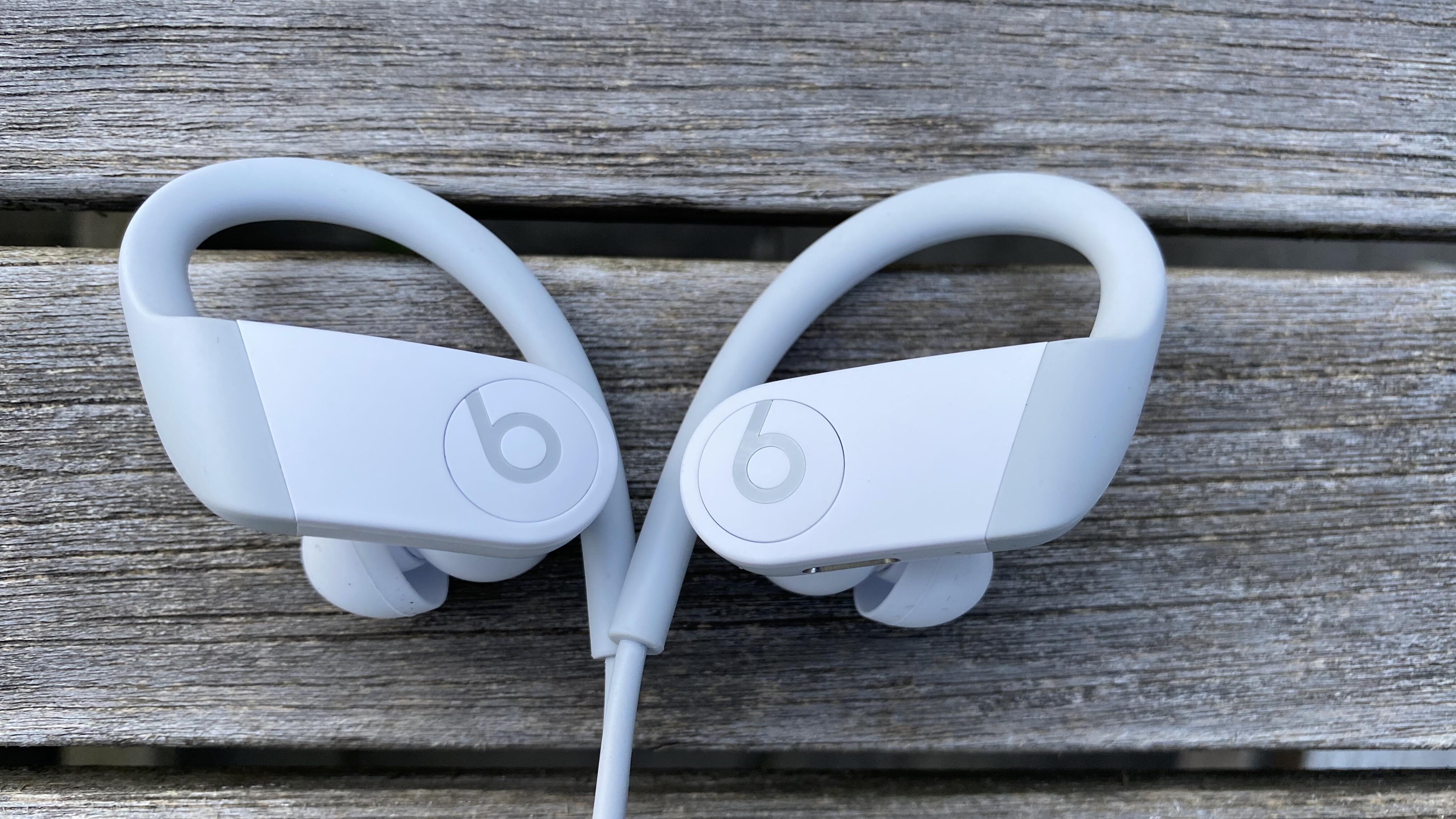 difference between powerbeats 1 and 2